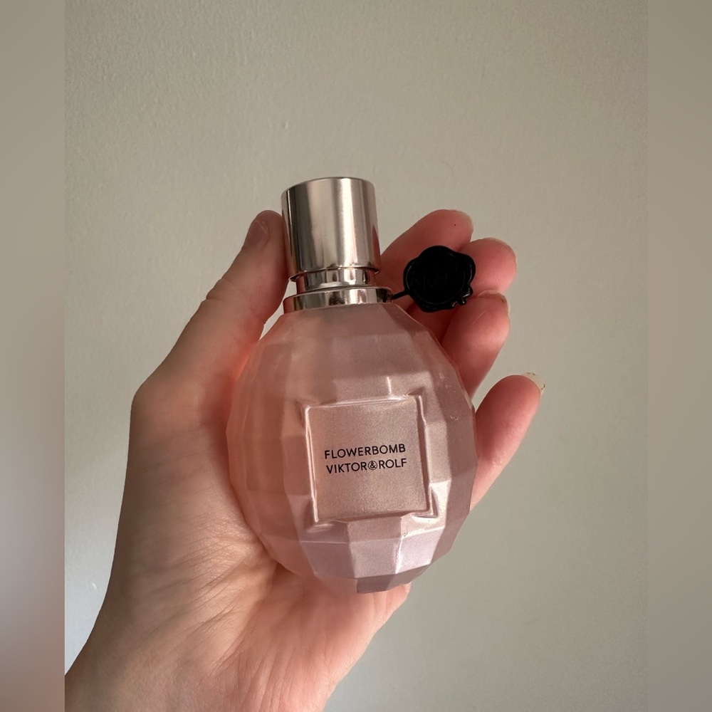 Viktor&Rolf Flowerbomb Eau de Parfum - Picture 3 of 5